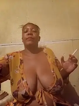 boobsqueenxo online show from March 25, 2026, 10:19 pm