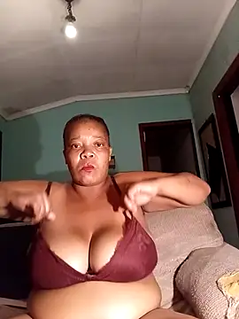 boobsqueenxo online show from February 7, 2026, 9:23 pm