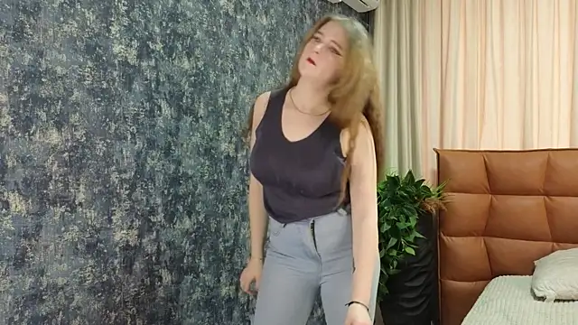 NightSaffron online show from December 5, 2025, 6:56 am