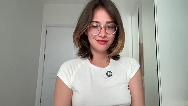 Snapshot of WillHannah chatting on August 1, 2026, 4:21 am WillHannah online show from August 1, 2026, 4:21 am