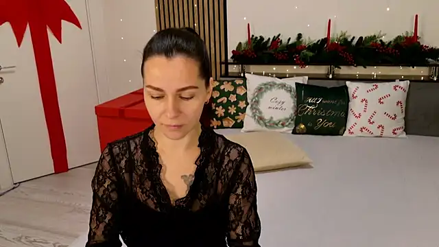 DitaNoir online show from December 18, 2025, 6:51 am