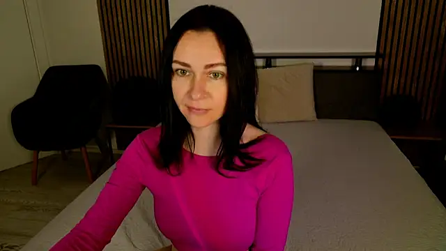 DitaNoir online show from May 4, 2026, 6:17 am