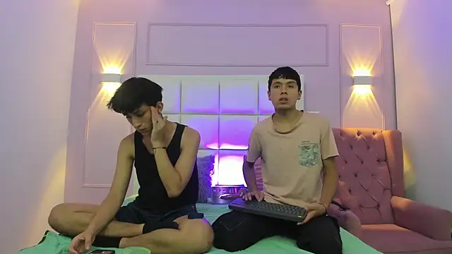 hoot booys  online show from October 30, 2025, 11:23 pm