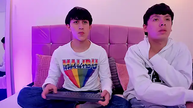 hoot booys  online show from February 9, 2026, 8:18 pm