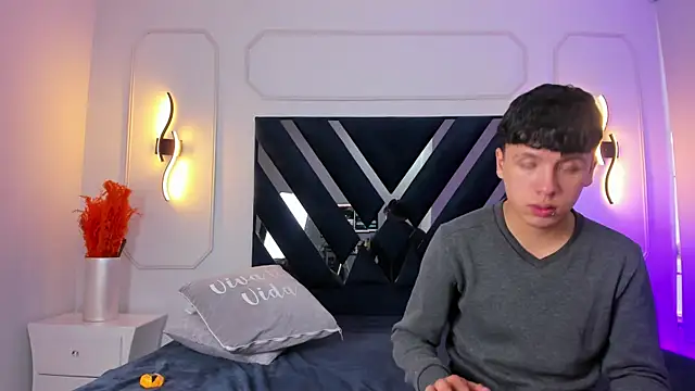 hoot booys  online show from February 26, 2026, 8:20 pm