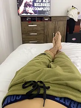 Snapshot of leozin01 chatting on November 2, 2025, 9:53 pm leozin01 online show from November 2, 2025, 9:53 pm