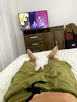 Snapshot of leozin01 chatting on November 6, 2025, 12:03 am leozin01 online show from November 6, 2025, 12:03 am