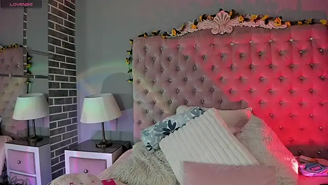 TanyaBello online show from April 22, 2026, 3:35 am