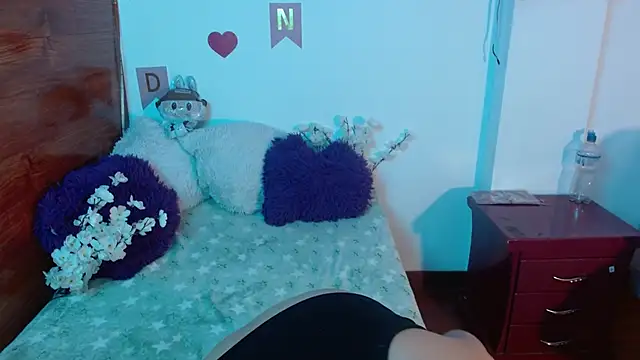 petite coral online show from December 1, 2025, 3:29 am