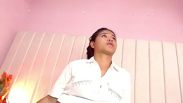 miel alisha online show from January 13, 2026, 12:42 pm