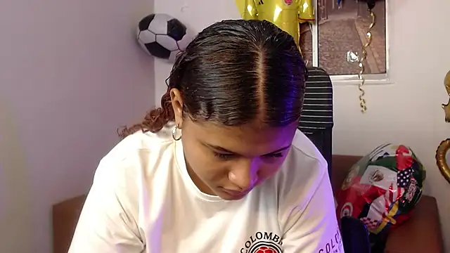 Snapshot of miel_alisha chatting on June 18, 2026, 12:21 pm miel alisha online show from June 18, 2026, 12:21 pm