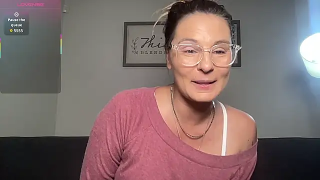 Mandyrheaa online show from December 1, 2025, 8:42 pm