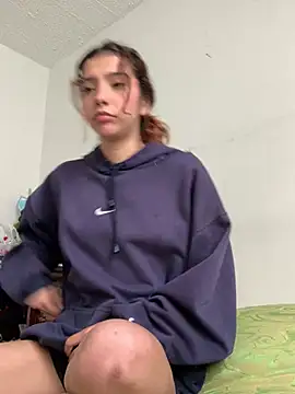 MiaaCute- online show from May 4, 2026, 8:33 pm
