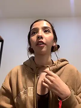 Snapshot of MiaaCute- chatting on March 10, 2026, 9:52 pm MiaaCute- online show from March 10, 2026, 9:52 pm