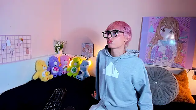 Strawberry Kitty  online show from October 19, 2025, 4:04 am