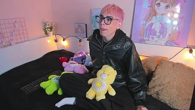 Strawberry Kitty  online show from October 31, 2025, 3:47 am