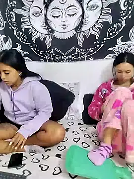 emily n abby online show from May 13, 2026, 1:40 pm