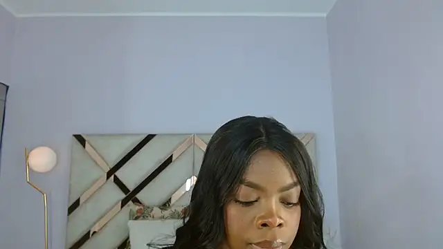Maiacharris  online show from June 14, 2026, 1:12 pm