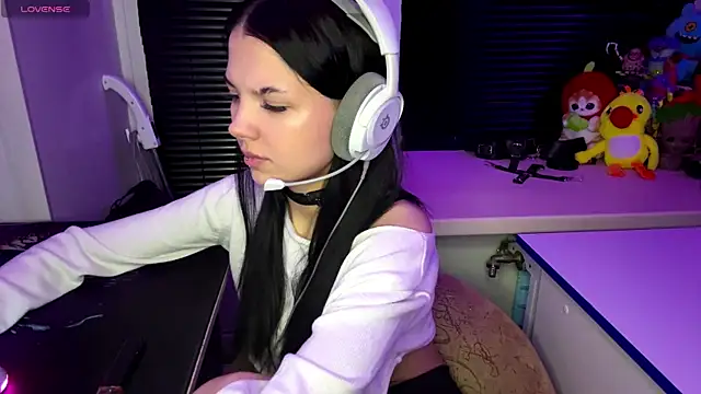 HanaMantanaDell online show from October 21, 2025, 2:05 pm