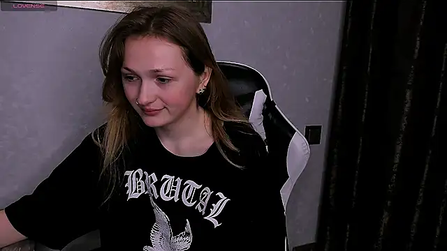 nikandlina online show from November 5, 2025, 5:49 pm