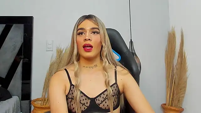 Amelia Brixton online show from December 18, 2025, 4:28 am