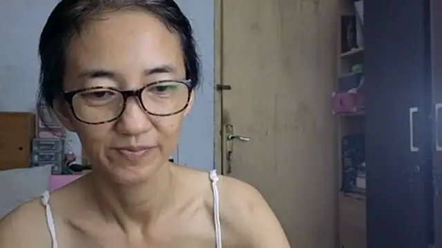 Snapshot of princessD077 chatting on June 4, 2026, 5:39 pm princessD077 online show from June 4, 2026, 5:39 pm