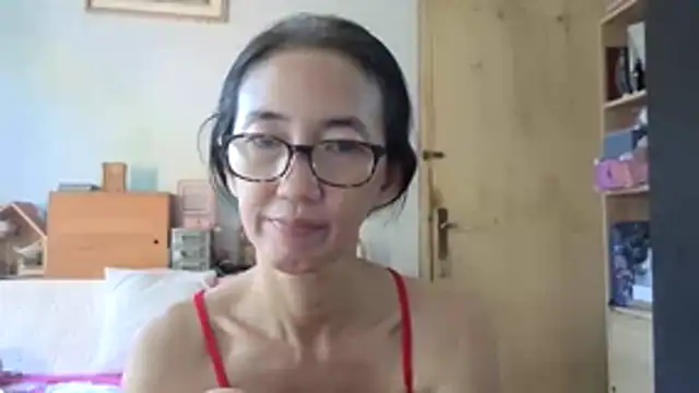 Snapshot of princessD077 chatting on June 3, 2026, 5:52 am princessD077 online show from June 3, 2026, 5:52 am