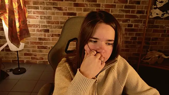 May Bloom online show from December 3, 2025, 5:08 am