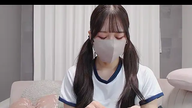 LOVE MIREI LOVE online show from November 4, 2025, 11:25 am