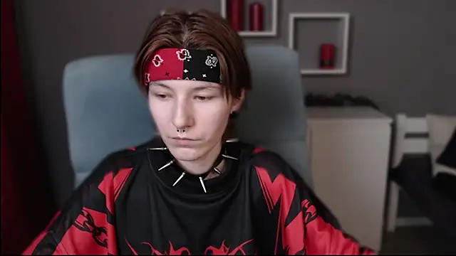 guitarandangell online show from December 18, 2025, 6:29 am