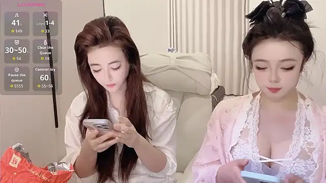 Snapshot of Kinadolly chatting on December 23, 2025, 8:02 am Kinadolly online show from December 23, 2025, 8:02 am