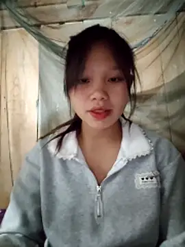 linh-miu99 online show from March 8, 2026, 2:04 am