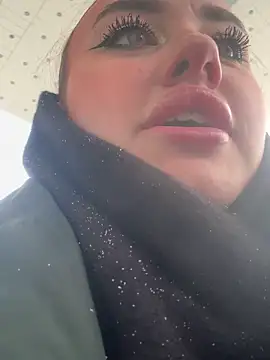 KiraSunshine online show from December 20, 2025, 3:53 am