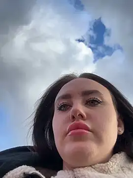 KiraSunshine online show from November 2, 2025, 3:33 am