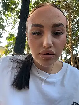 KiraSunshine online show from February 2, 2026, 3:49 am