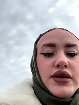 KiraSunshine online show from October 27, 2025, 3:51 am