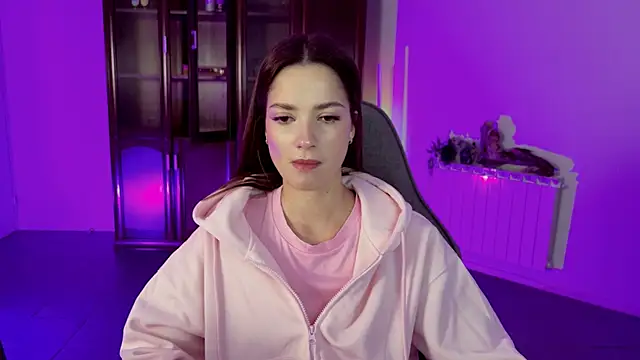 KiraVair online show from December 3, 2025, 1:10 pm