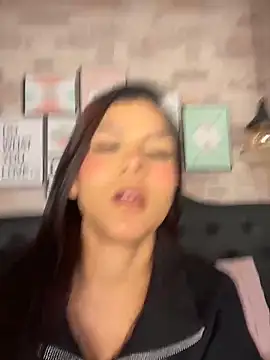 CherrySmirkXXX online show from May 18, 2026, 1:05 pm