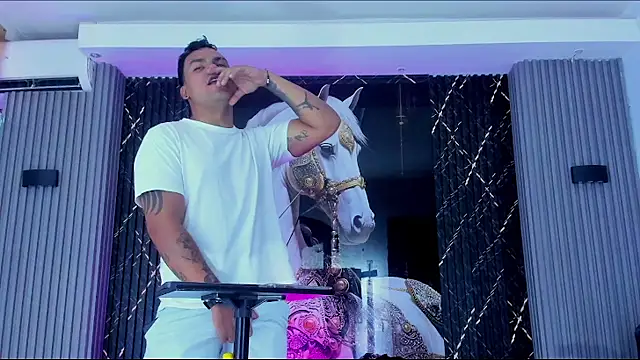 handsome boys22 online show from December 22, 2025, 12:16 pm