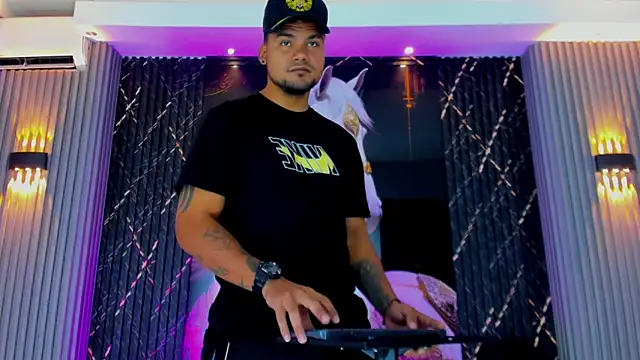 handsome boys22 online show from January 11, 2026, 1:18 pm