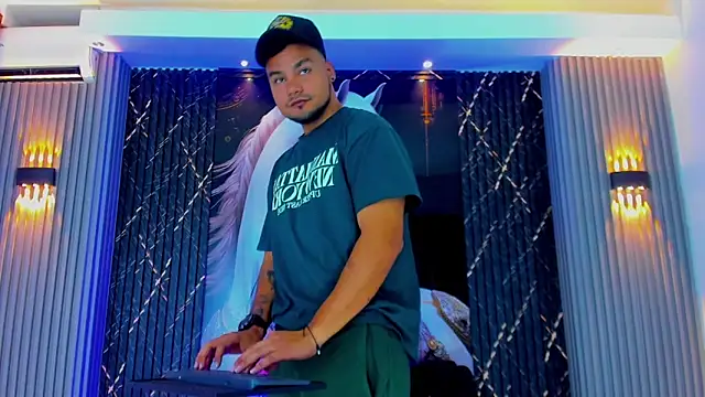 handsome boys22 online show from January 17, 2026, 12:42 pm