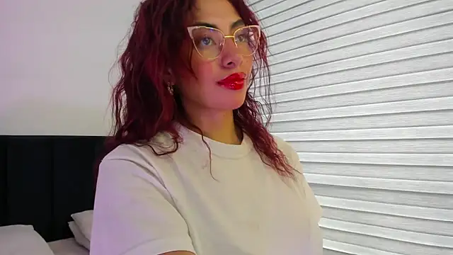 Snapshot of melanie_roux__ chatting on June 5, 2026, 6:46 pm melanie roux online show from June 5, 2026, 6:46 pm