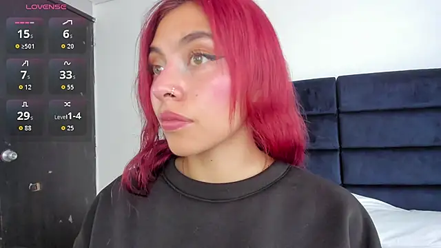 melanie roux   online show from November 19, 2025, 12:27 pm