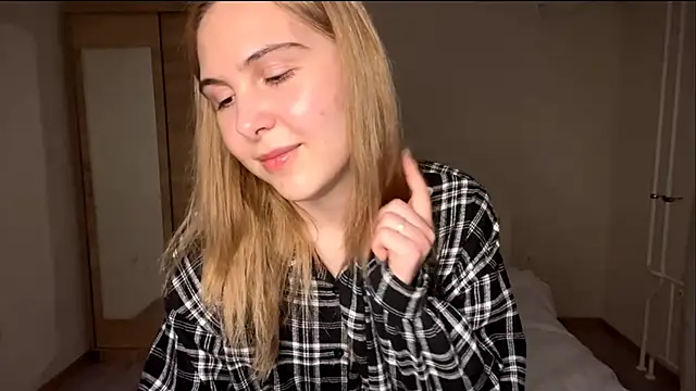 MyraLitterers online show from December 5, 2025, 3:21 pm