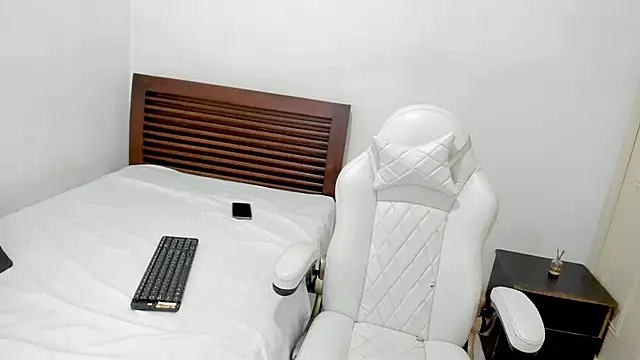 tifanymonroe online show from November 16, 2025, 11:59 am