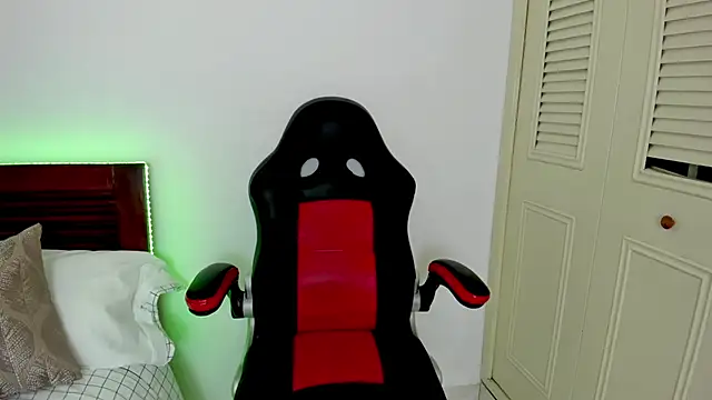 Snapshot of tifanymonroe chatting on February 8, 2026, 12:03 pm tifanymonroe online show from February 8, 2026, 12:03 pm