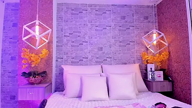 Catalina-Thompson online show from November 12, 2025, 12:09 pm