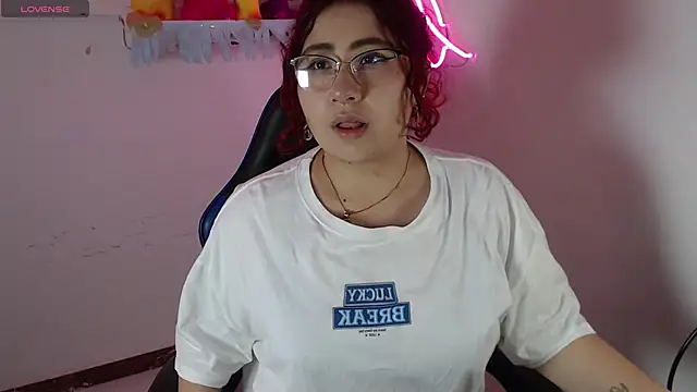 littlee red online show from December 15, 2025, 8:58 pm