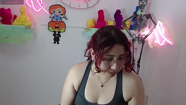 littlee red online show from October 29, 2025, 12:48 pm