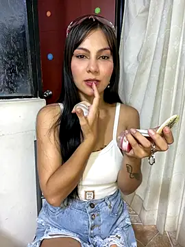 Hanna Plum online show from December 1, 2025, 5:47 pm